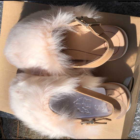❌❌ SOLD ❌❌ New!  UGG Fluffy Sandals - Picture 7 of 8